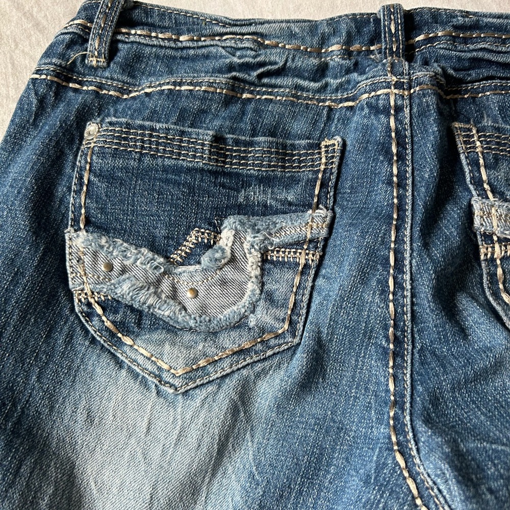 Almost Famous Distressed Y2K Capri Jeans - Picture 8 of 11